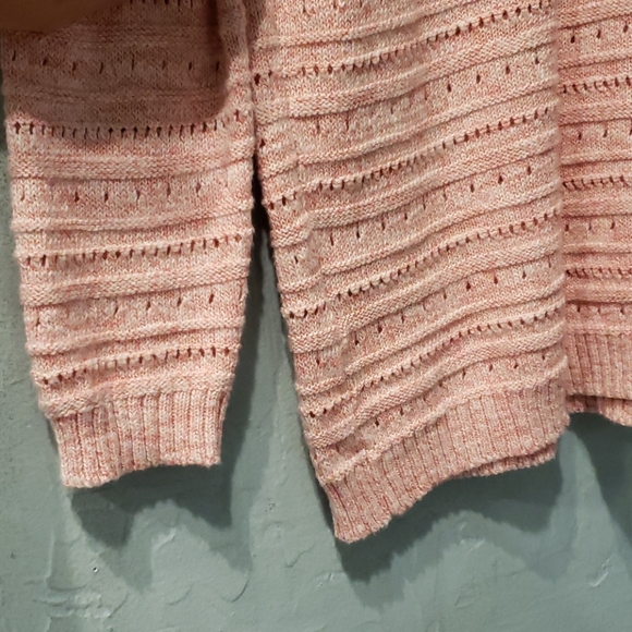 Cozy Rose pink and white knitted loose sweater - Picture 4 of 5